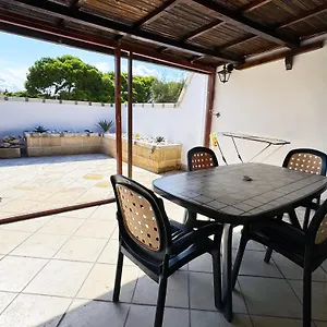 casa-chiara-roof-terrace-100m-to-the-historical-center.lecce-hotels.com/